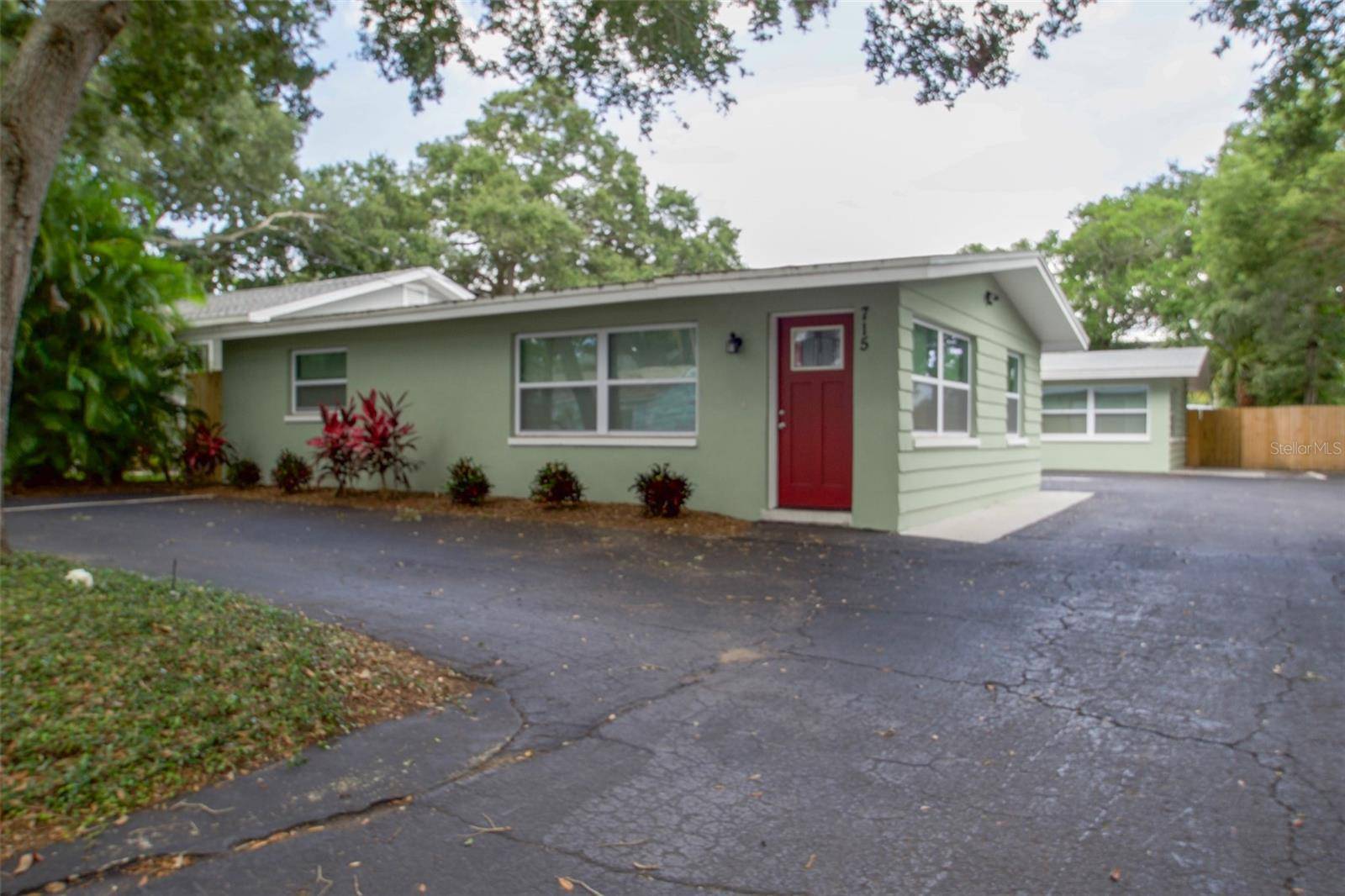 Dunedin, FL 34698,715 BAY ST