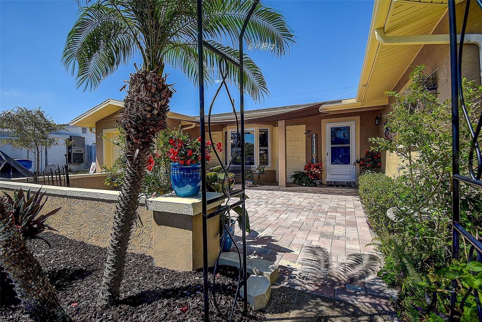 St Petersburg, FL 33710,5931 33 AVE N