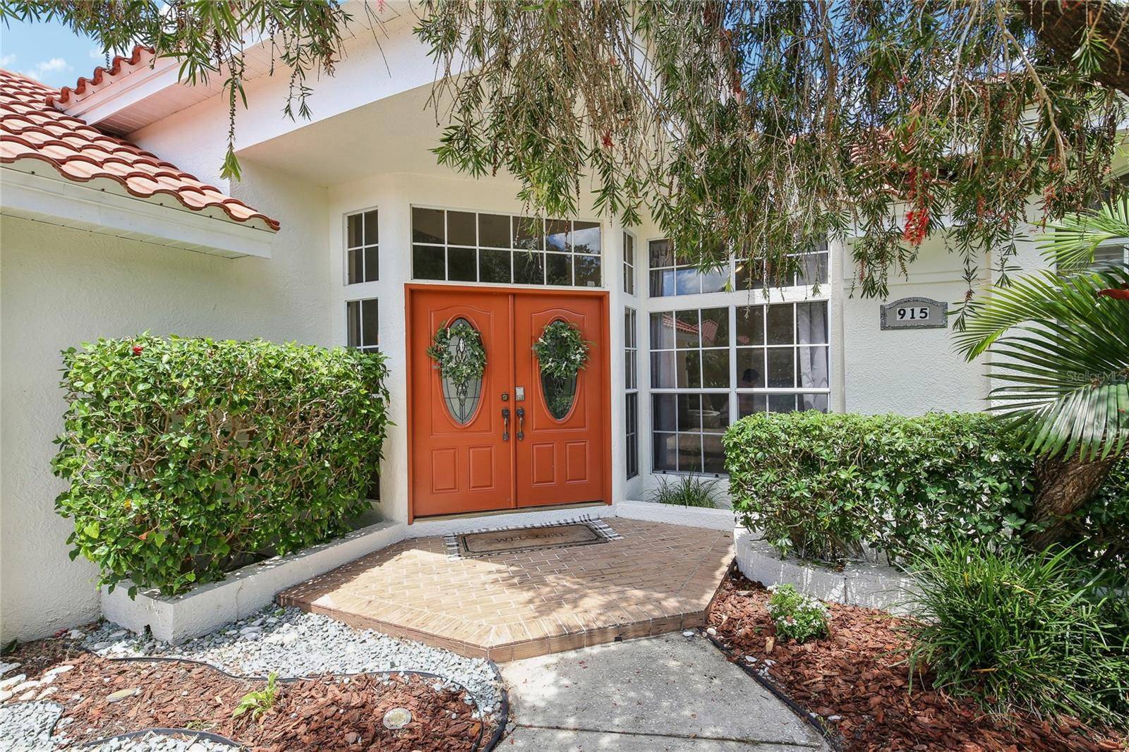 St Petersburg, FL 33703,915 LIVE OAK TER NE
