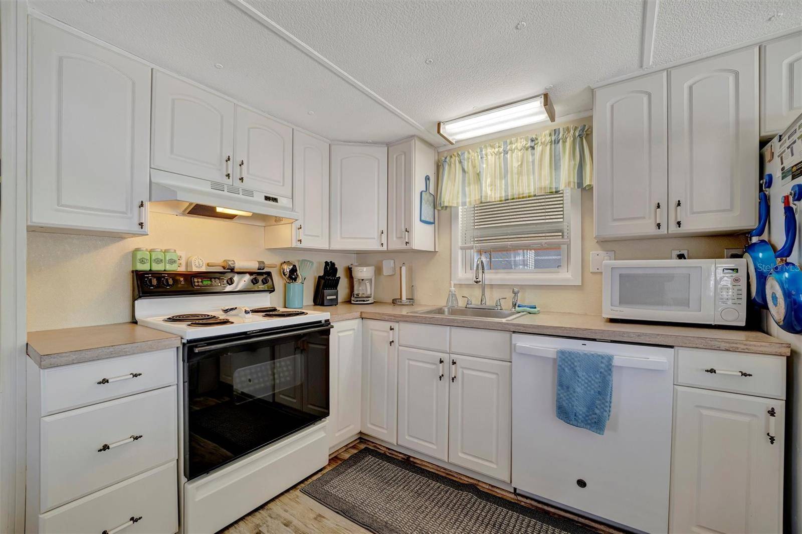 Apollo Beach, FL 33572,104 SAINT KITTS WAY