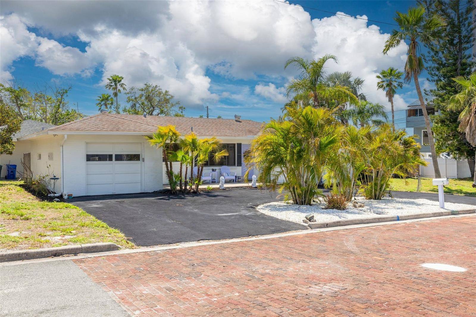 Dunedin, FL 34698,225 CEVERA DR