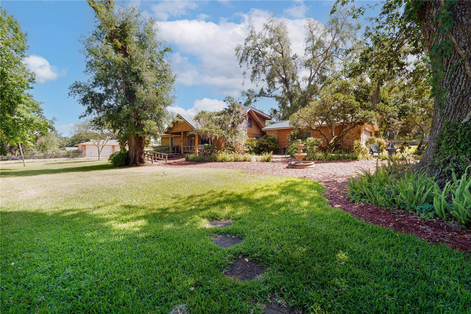 Dover, FL 33527,4801 LYNN OAKS CIR