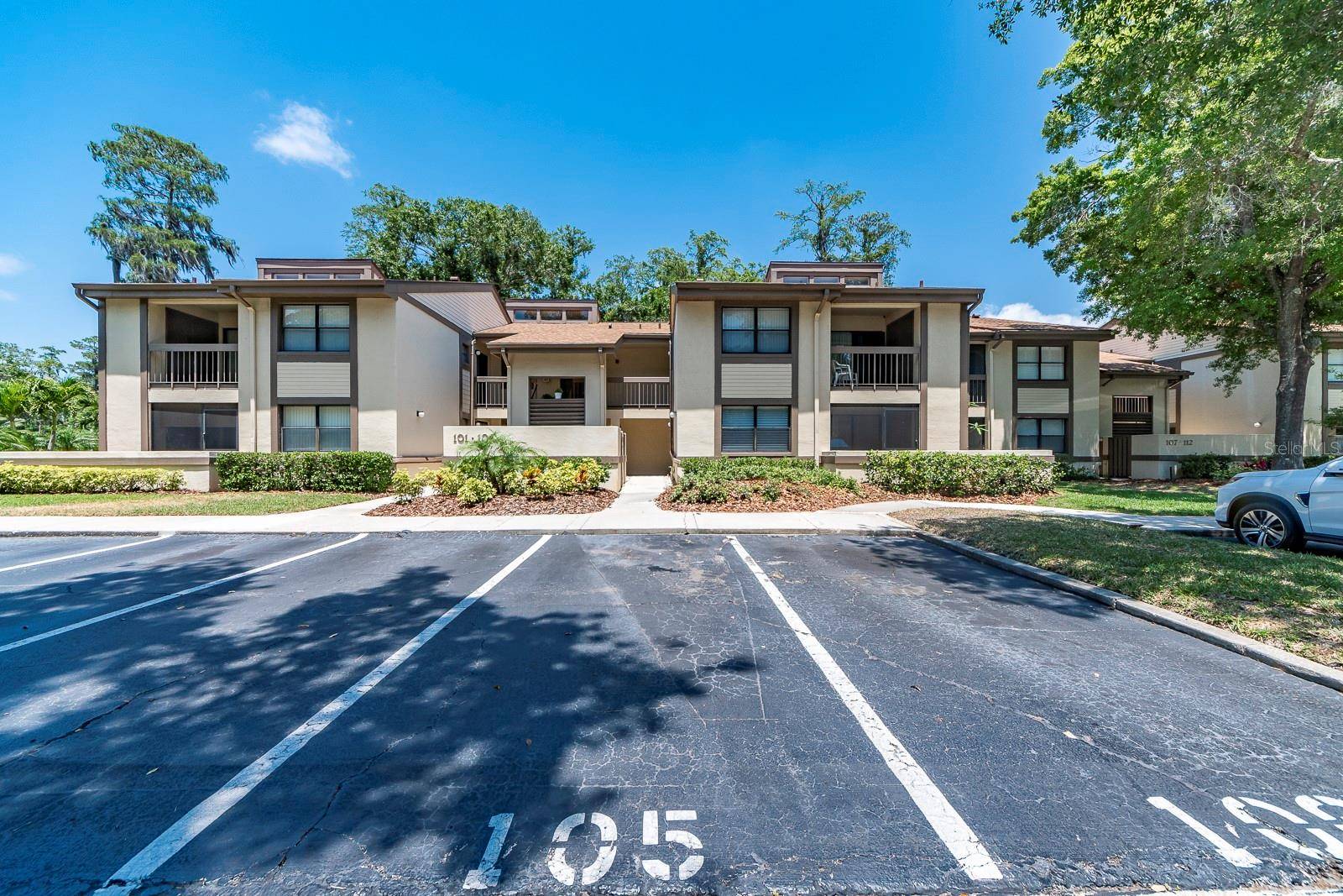 Oldsmar, FL 34677,105 WOODLAKE WYNDE