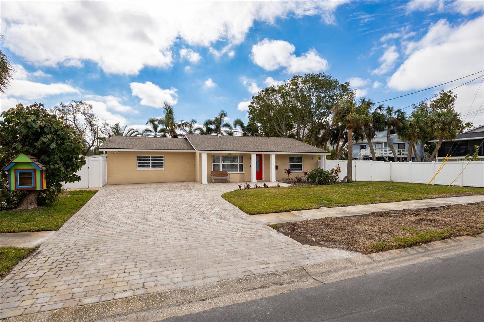 St Petersburg, FL 33703,1820 MASSACHUSETTS AVE NE