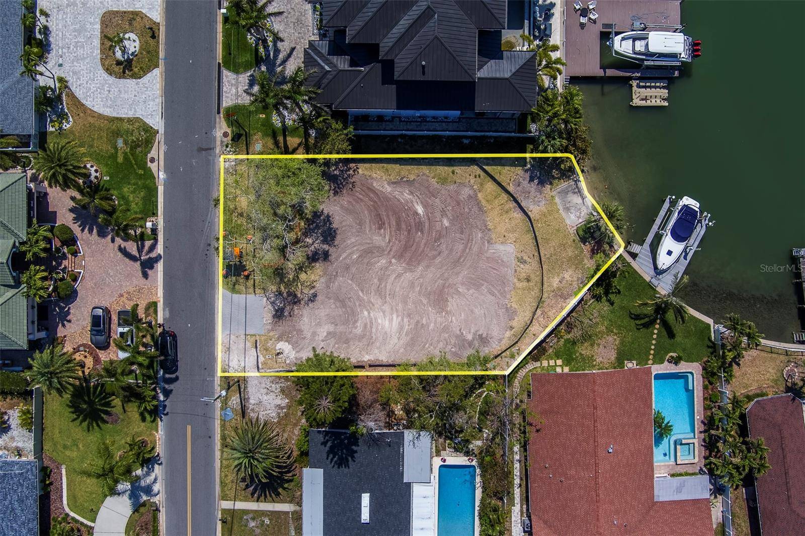 Largo, FL 33770,909 OAKWOOD DR