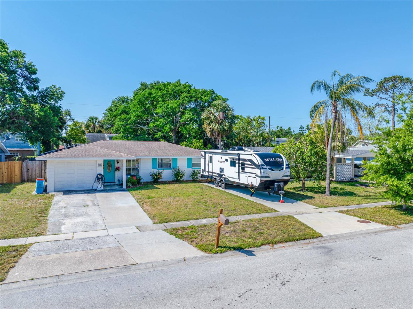 Largo, FL 33773,9086 ENCHANTMENT DR