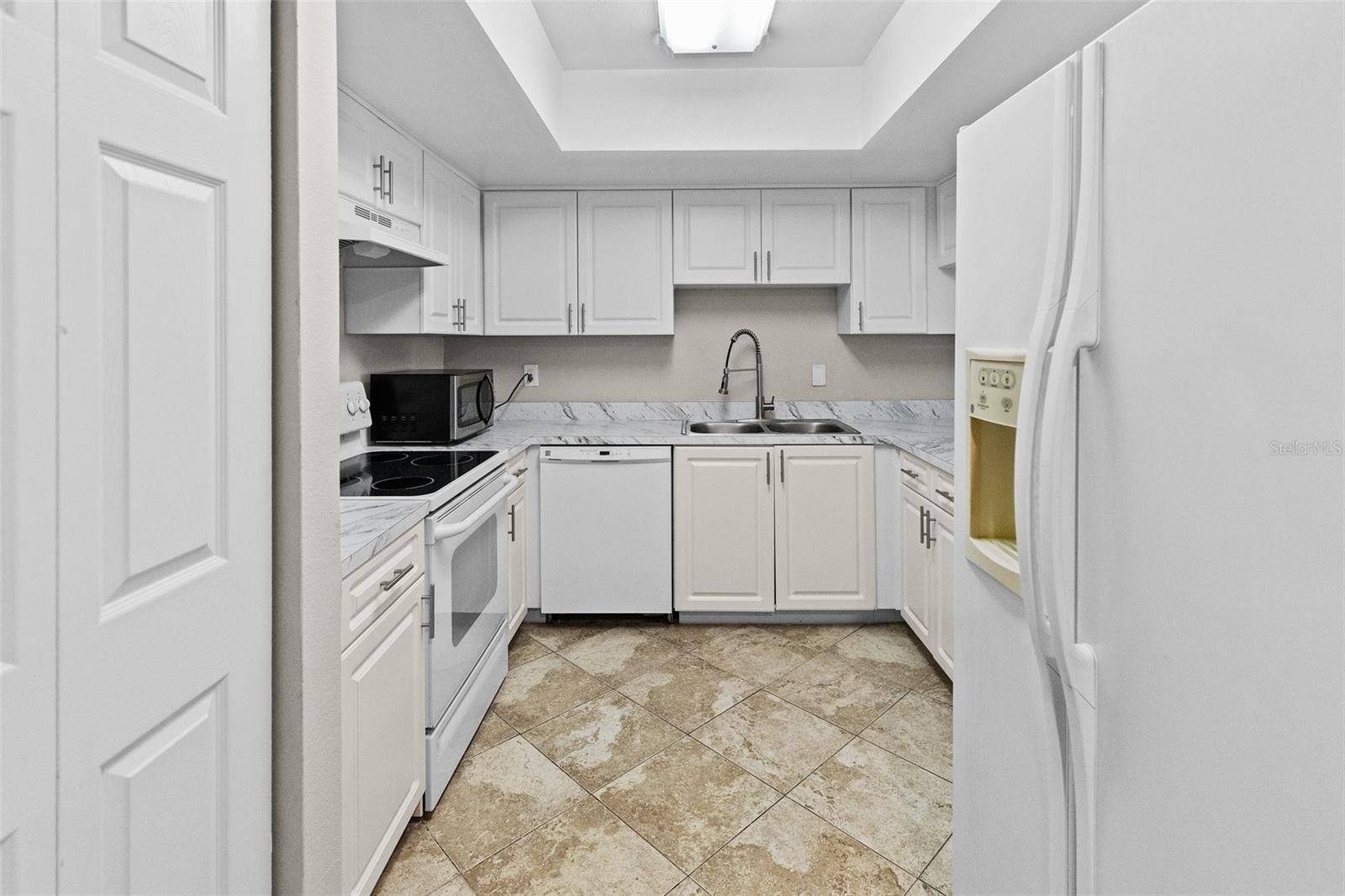 Tampa, FL 33618,3706 GREENERY CT #206