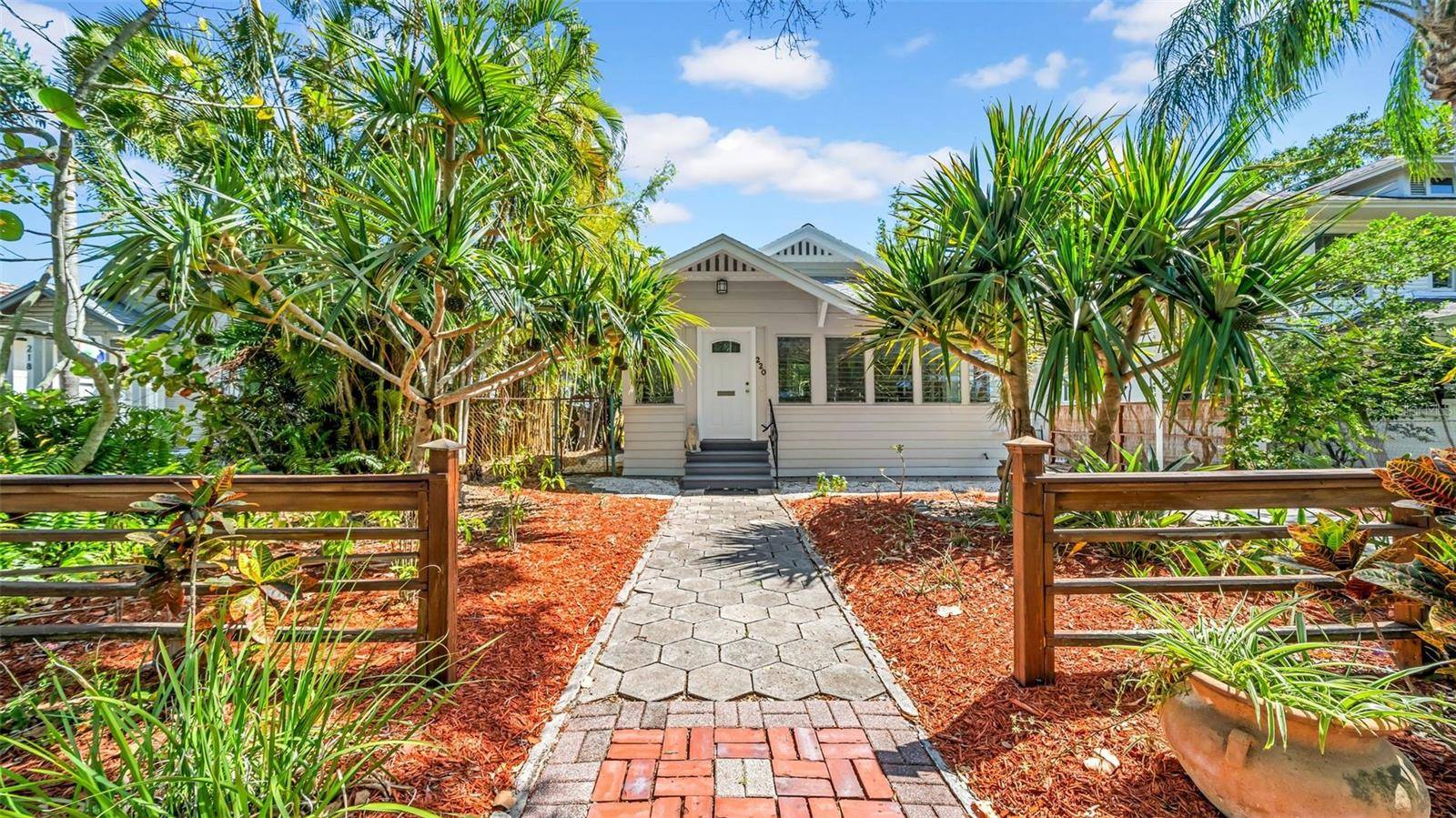 St Petersburg, FL 33705,220 19TH AVE S