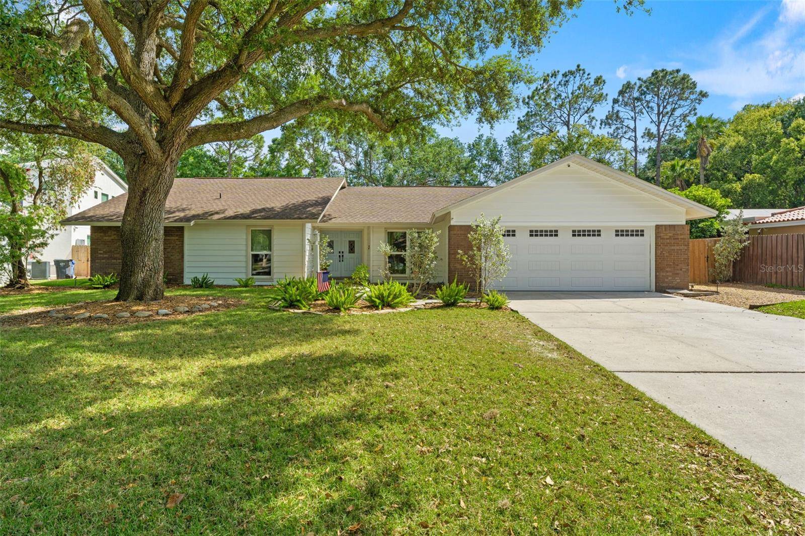 Tampa, FL 33618,11709 ROLLING OAKS LN