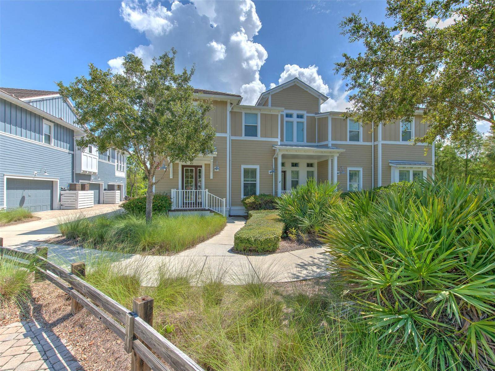 Bradenton, FL 34209,325 SAPPHIRE LAKE DR #201