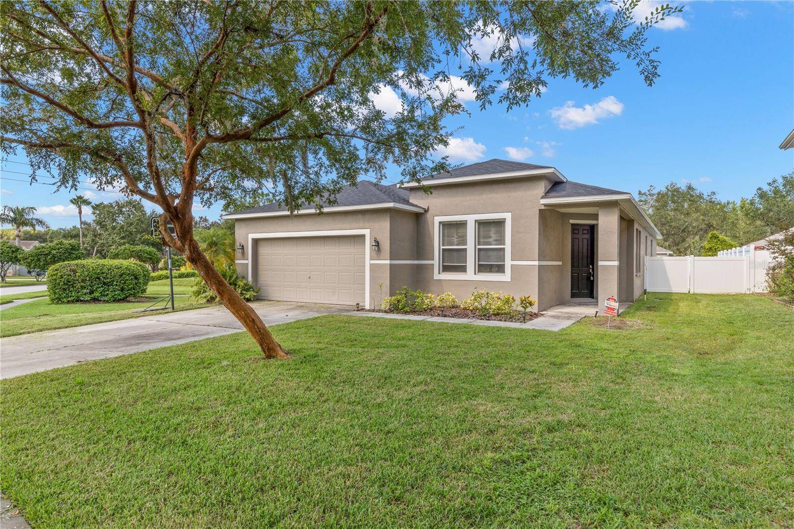 Lithia, FL 33547,5713 HAWKPARK BLVD