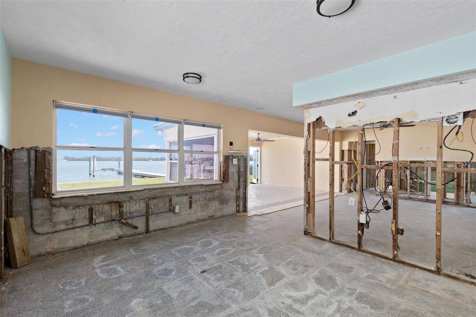 Madeira Beach, FL 33708,844 BAY POINT DR