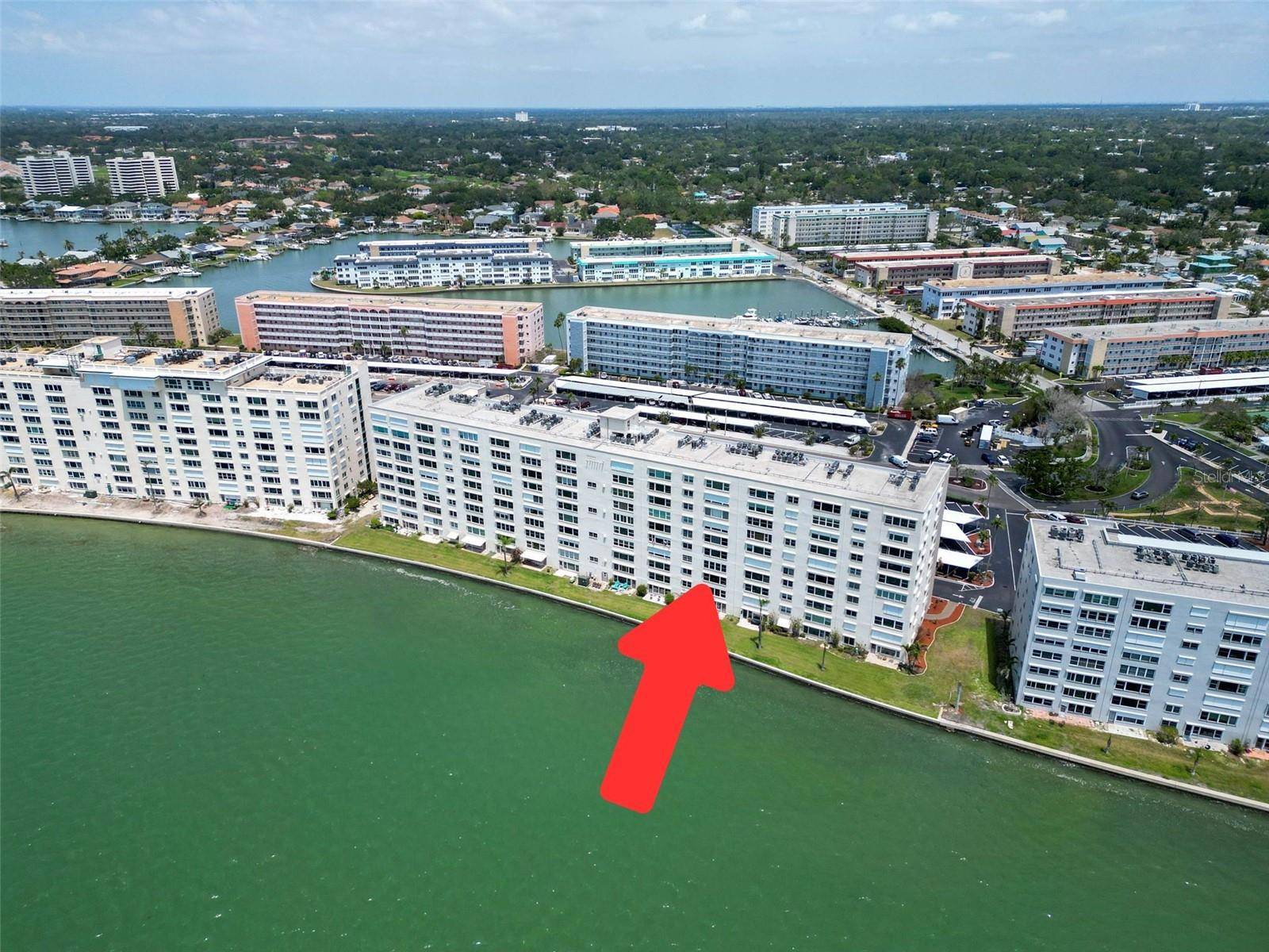 Gulfport, FL 33707,5980 SHORE BLVD S #403