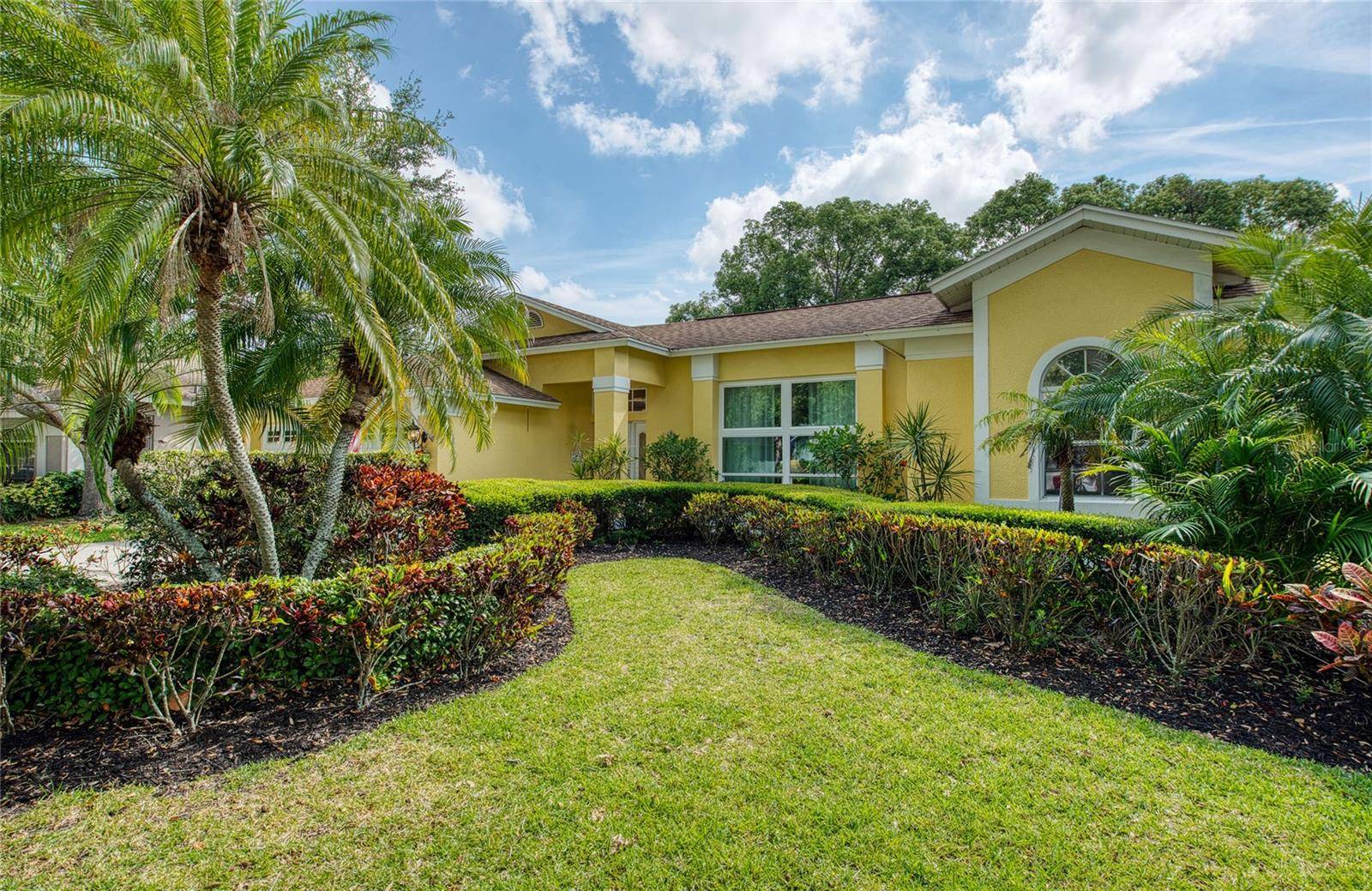 Seminole, FL 33777,10321 SHADY OAK LN