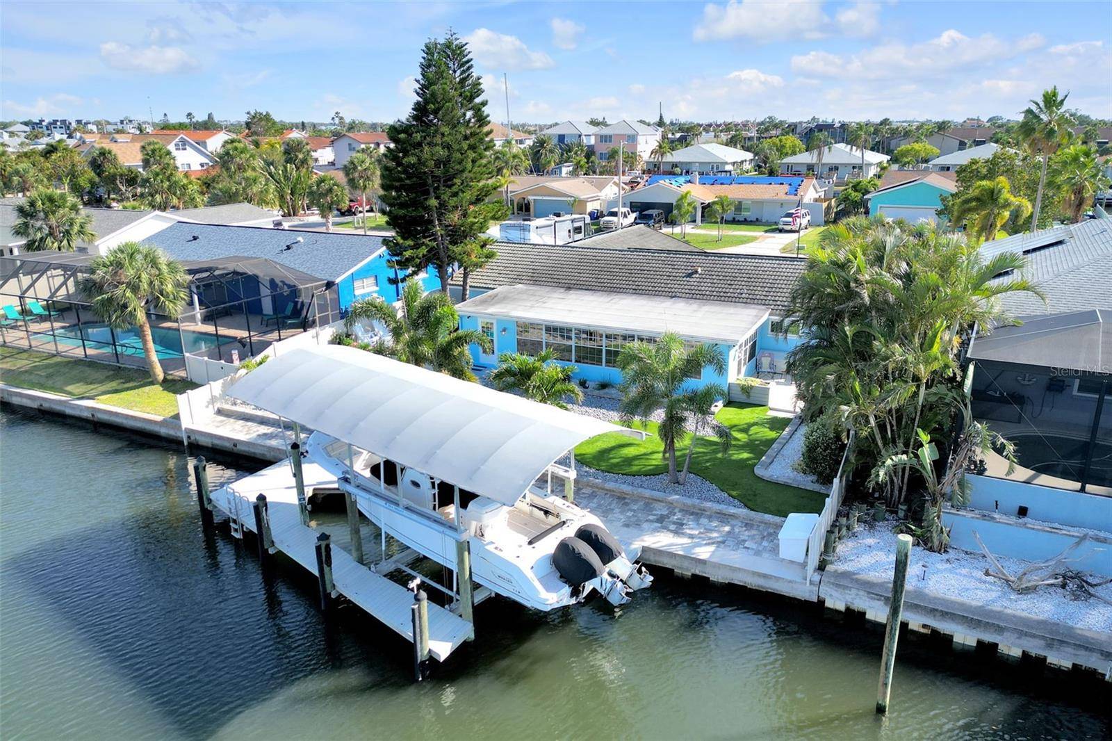 Apollo Beach, FL 33572,1015 SPINDLE PALM WAY