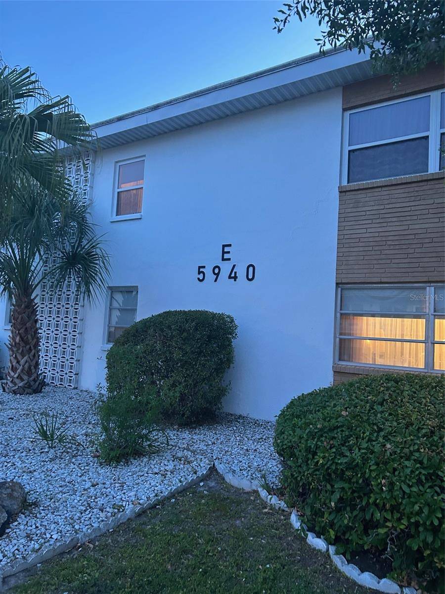 St Petersburg, FL 33714,5940 21ST ST N #11