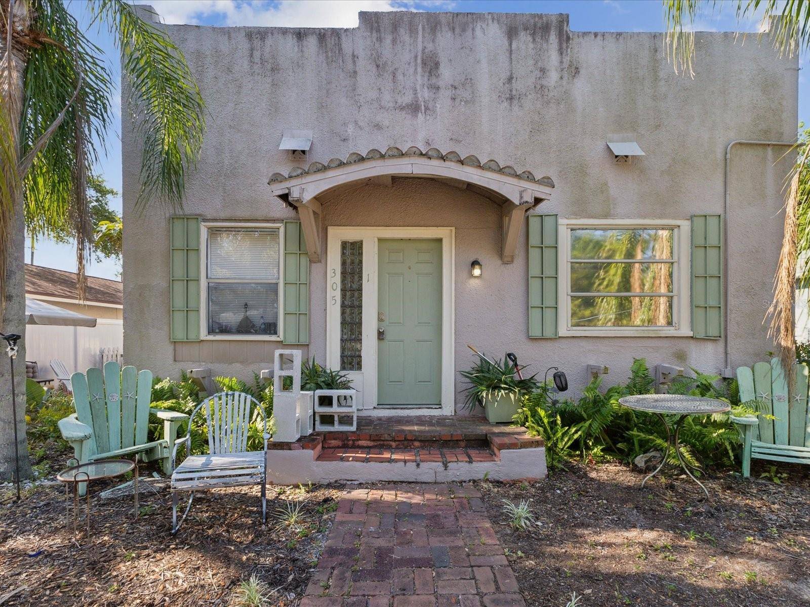 Largo, FL 33770,305 WOODROW AVE