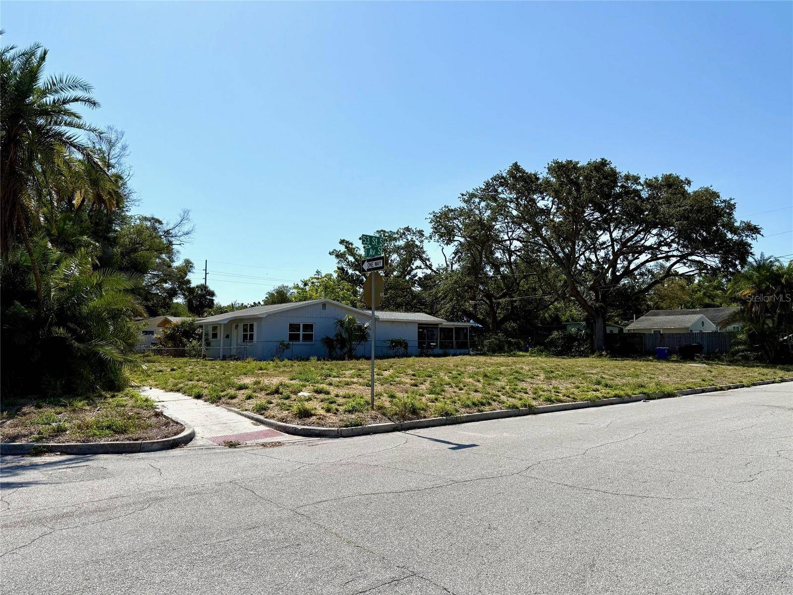 St Petersburg, FL 33707,5260 1ST AVE S