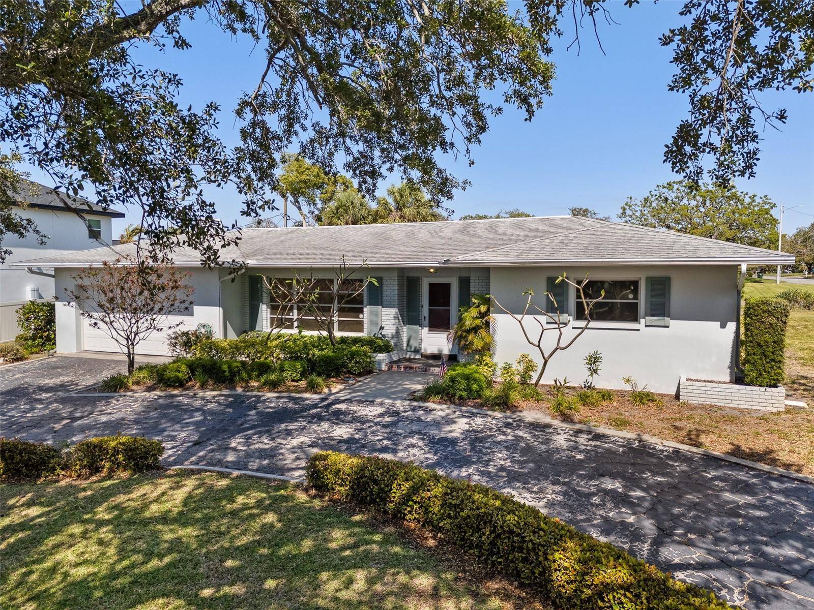 Largo, FL 33770,319 CEDAR LN