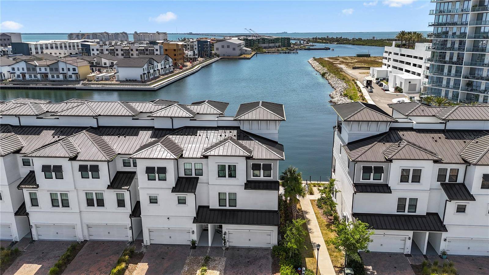Tampa, FL 33611,5351 BRIDGE ST #27