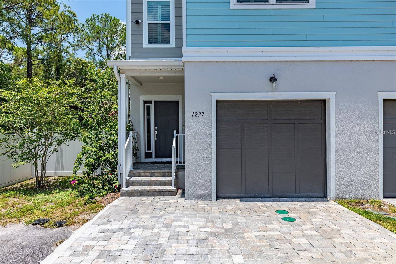St Petersburg, FL 33702,1237 SAVONA DR NE