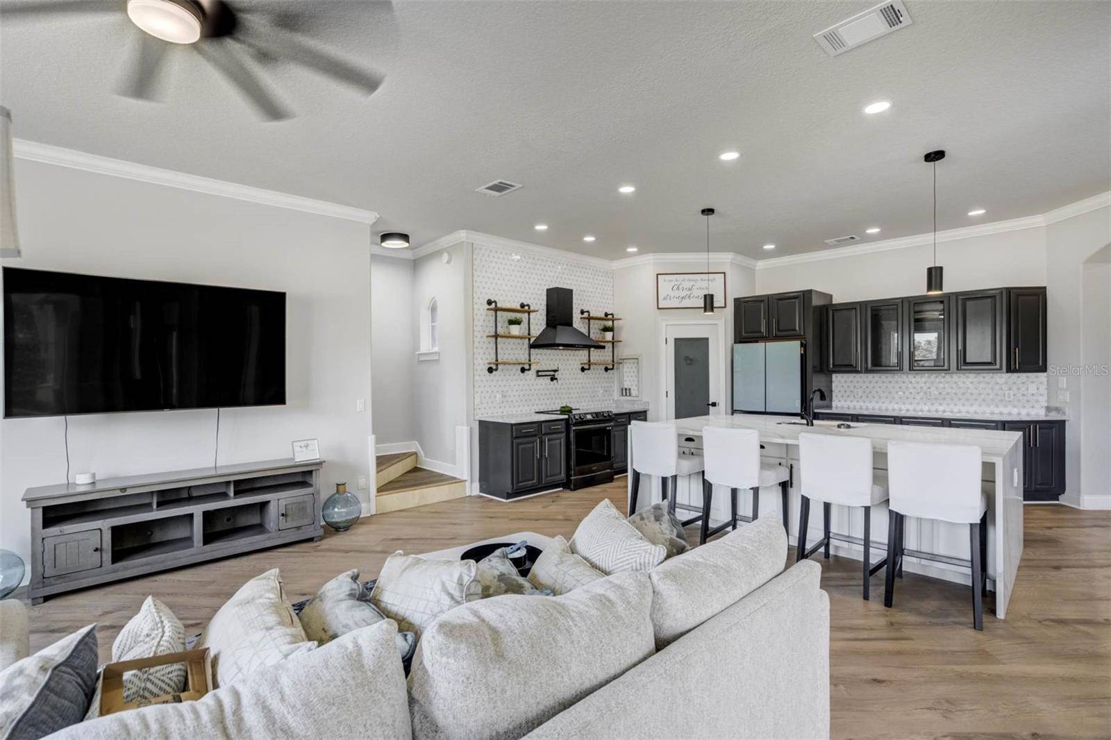 Lakeland, FL 33813,655 WHISPER WOODS DR