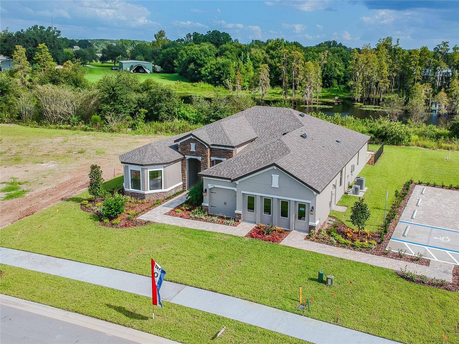 Tarpon Springs, FL 34689,712 ESTATES BLVD