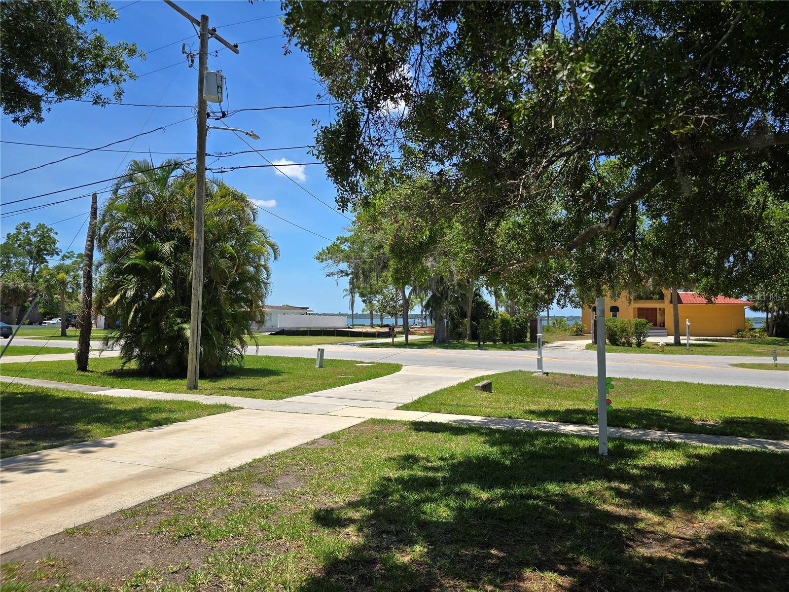 Oldsmar, FL 34677,315 SHORE DR E