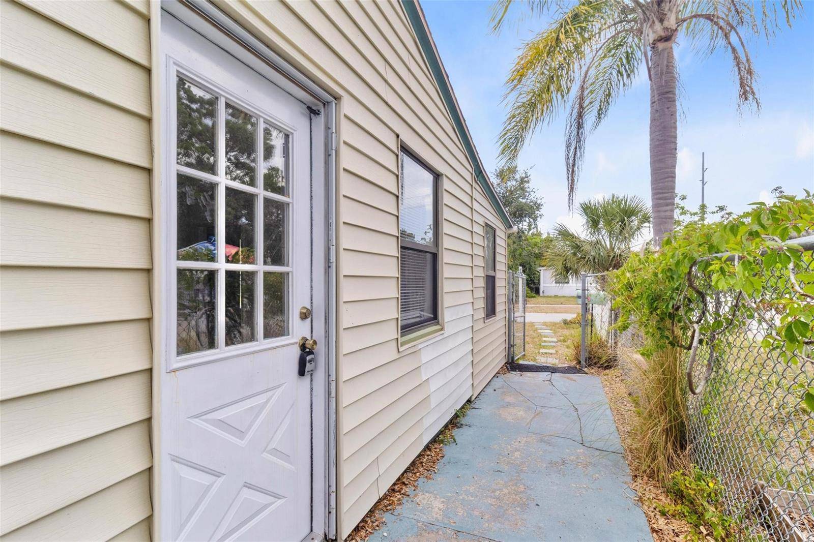St Petersburg, FL 33707,536 BRADDOCK ST S