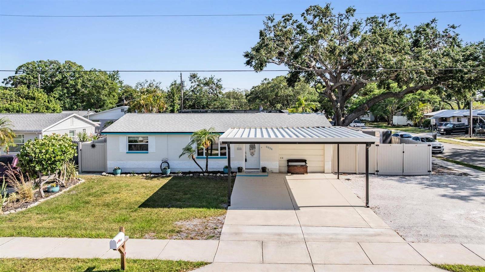 Pinellas Park, FL 33781,6894 82ND AVE N