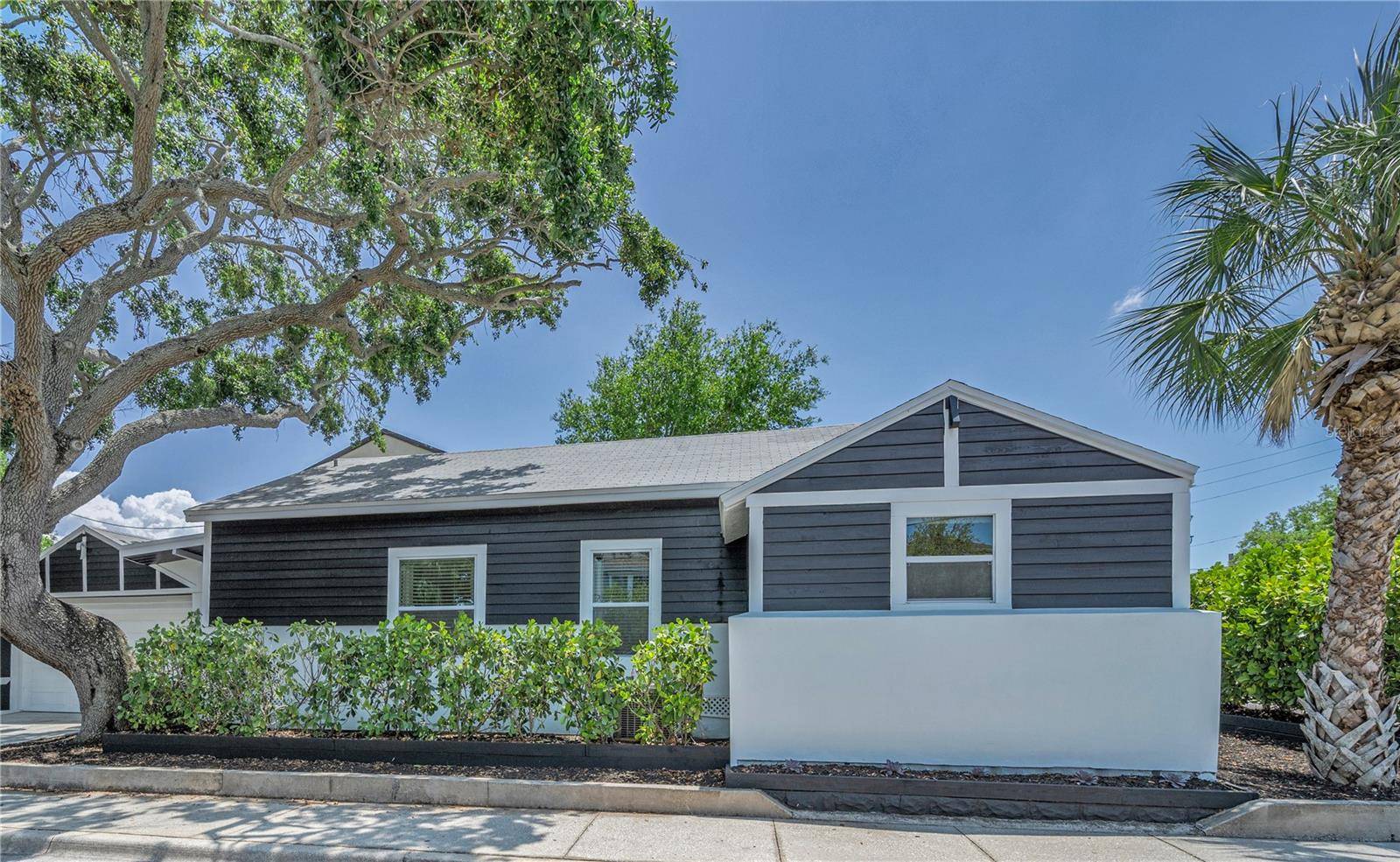 St Petersburg, FL 33701,847 HIGHLAND ST N
