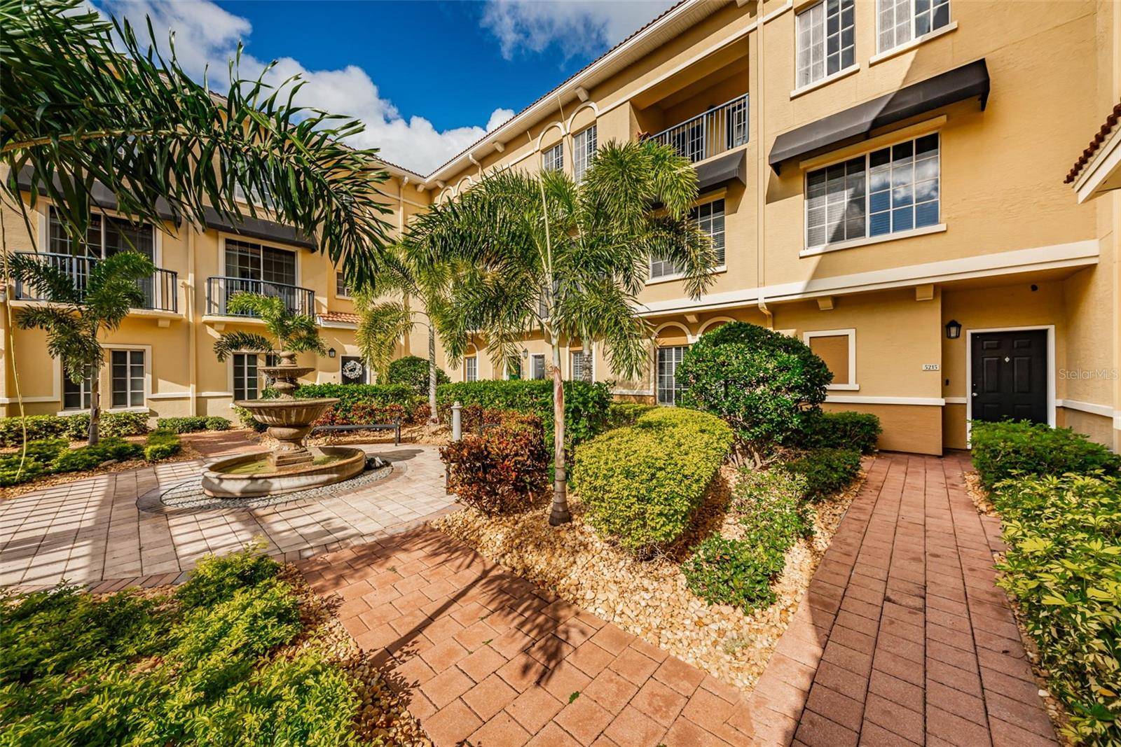 Tampa, FL 33609,5215 BEACH BREEZE CT #5215