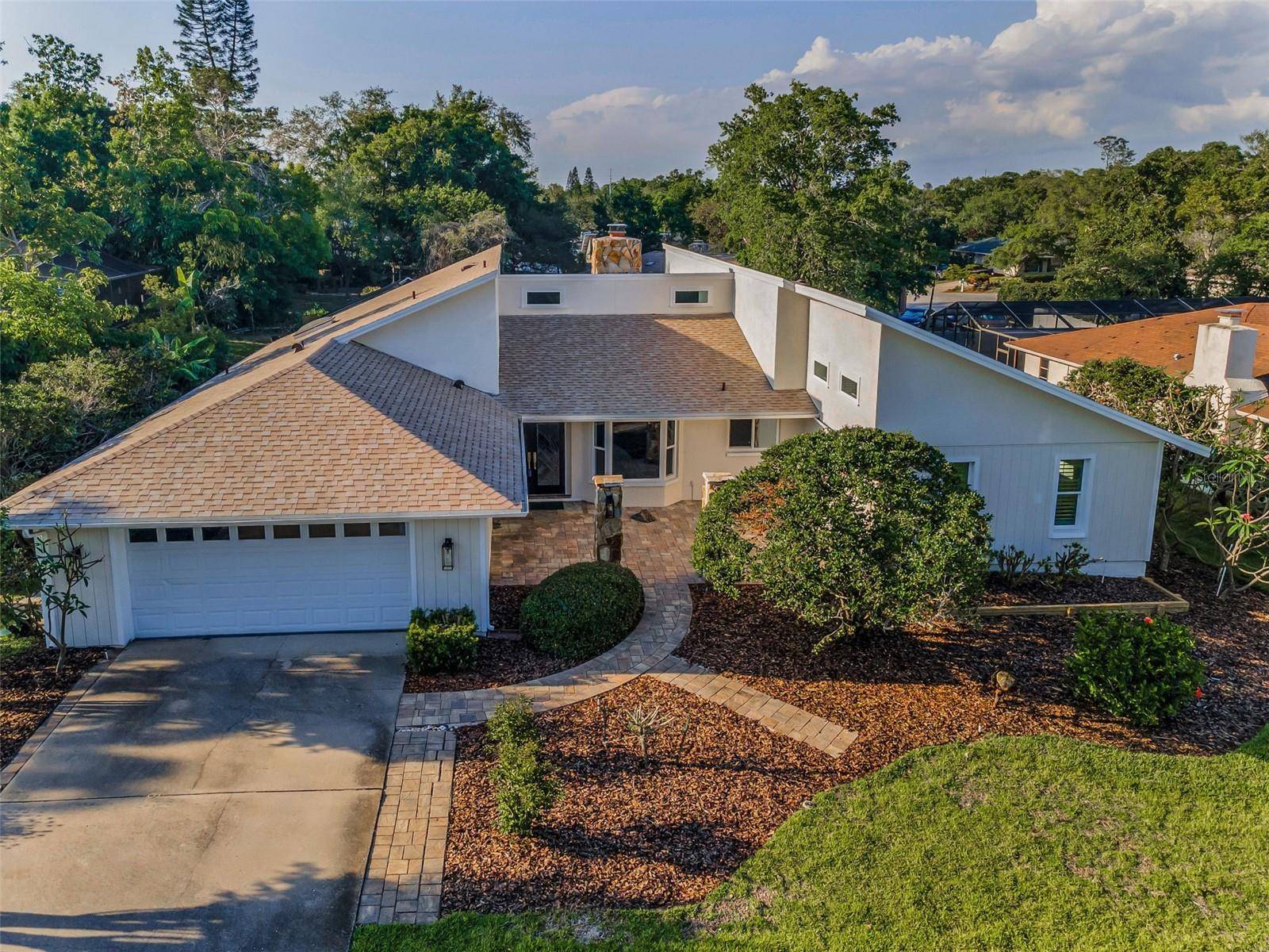 Palm Harbor, FL 34683,833 LAKESIDE TER