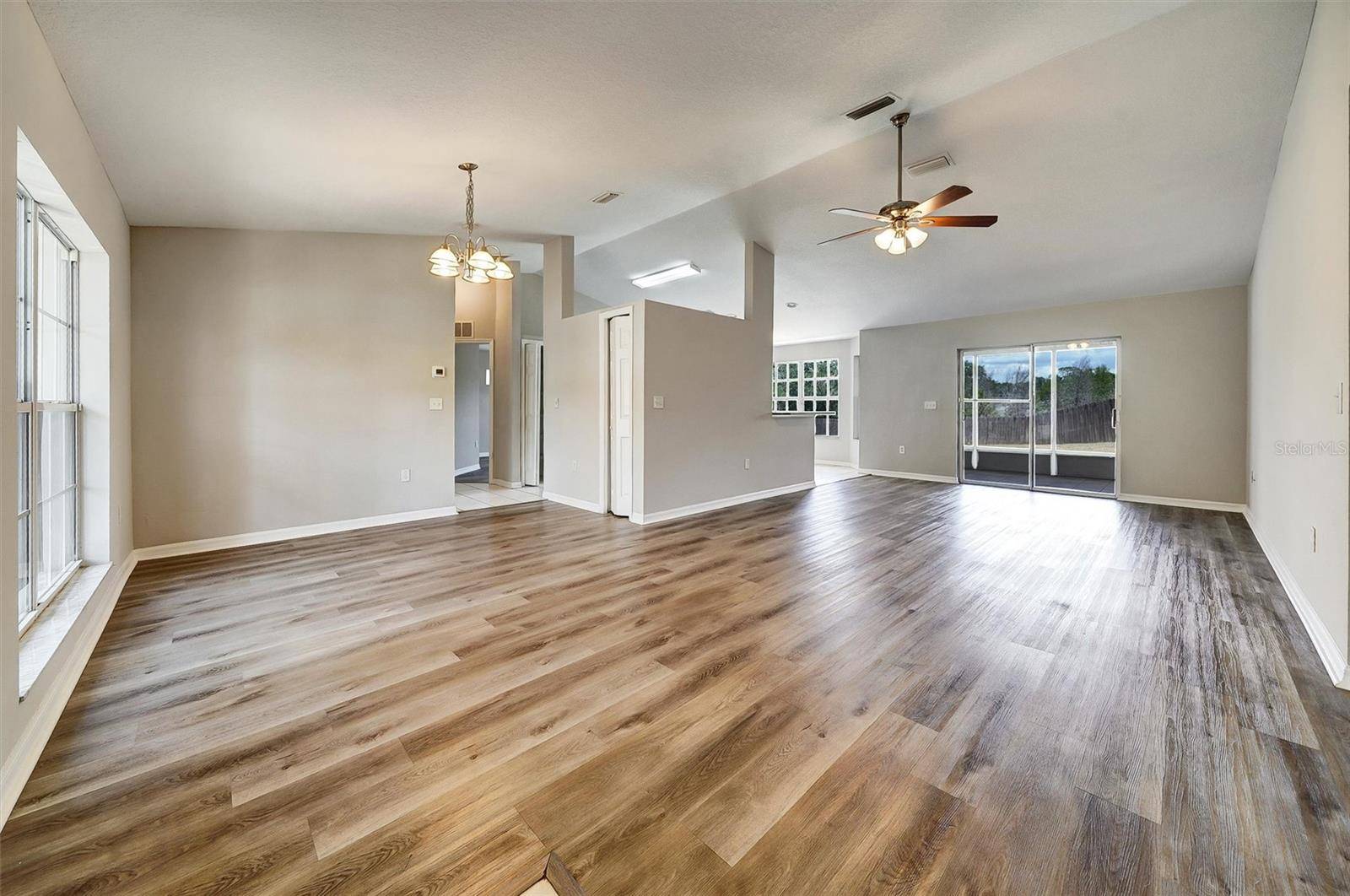 Zephyrhills, FL 33541,37437 LAUREL HAMMOCK DR