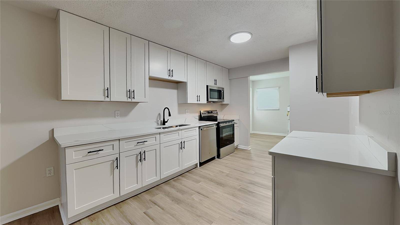 Plant City, FL 33566,2105 OAKVIEW LN