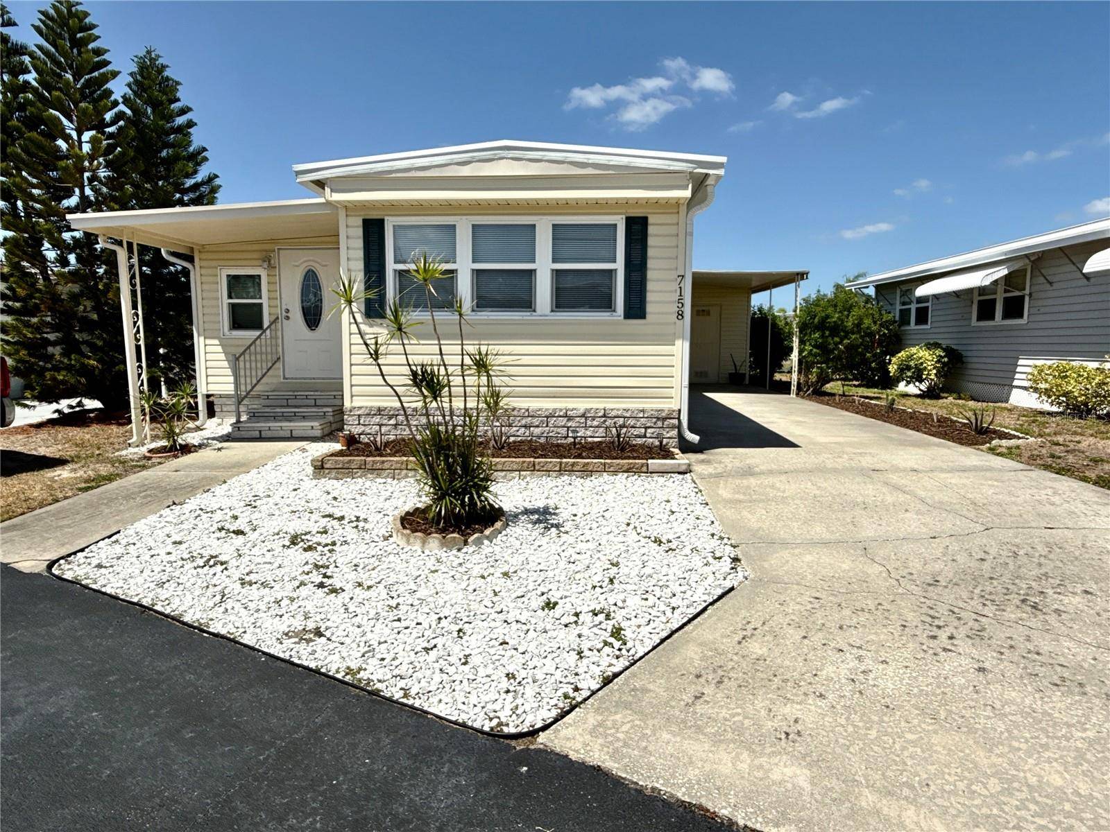 St Petersburg, FL 33702,7158 MOUNT BRISTOL BLVD NE #456