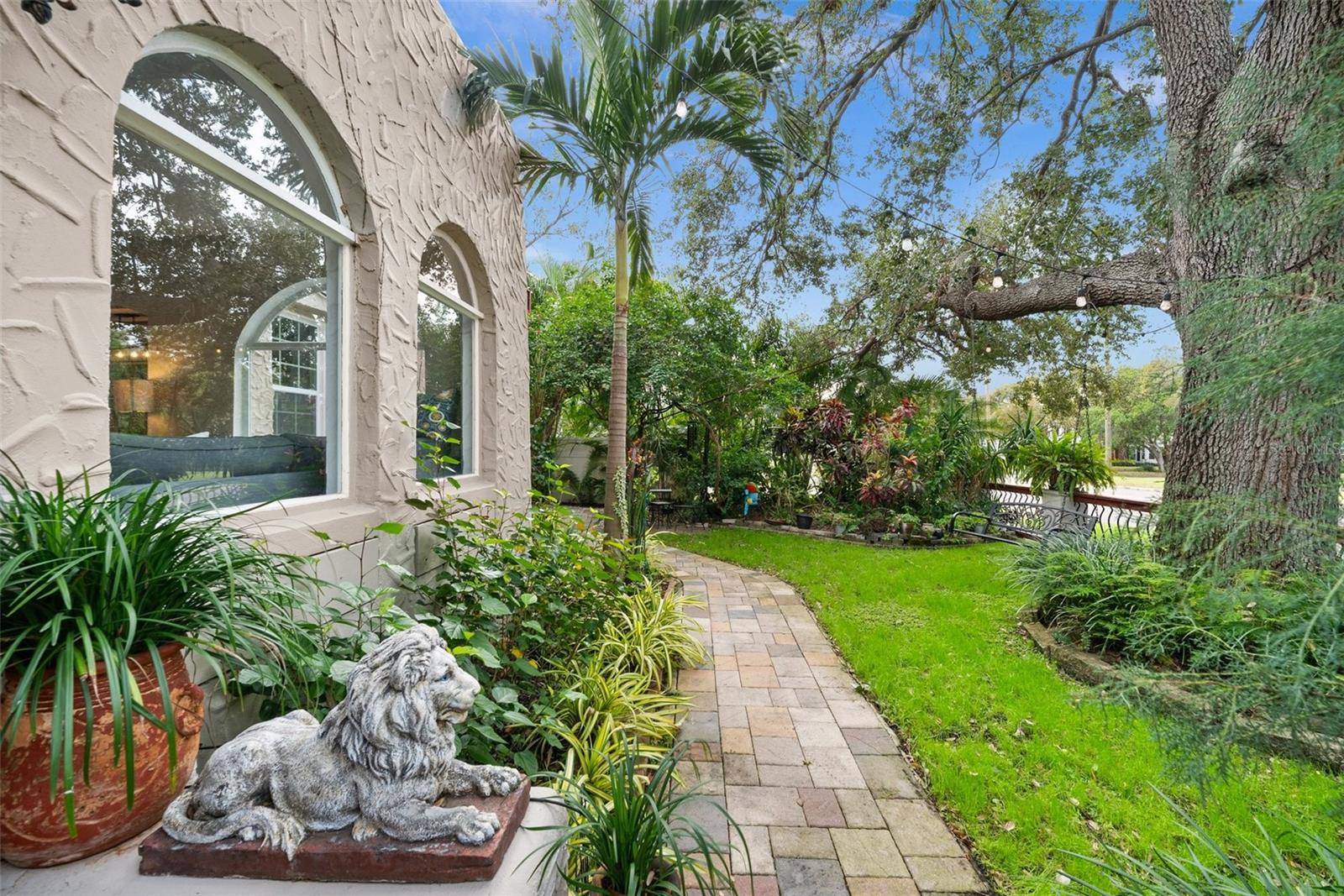 St Petersburg, FL 33710,325 49TH ST N #1