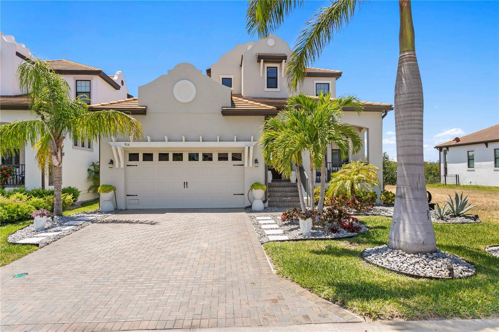 Ruskin, FL 33570,916 SEAGRAPE DR