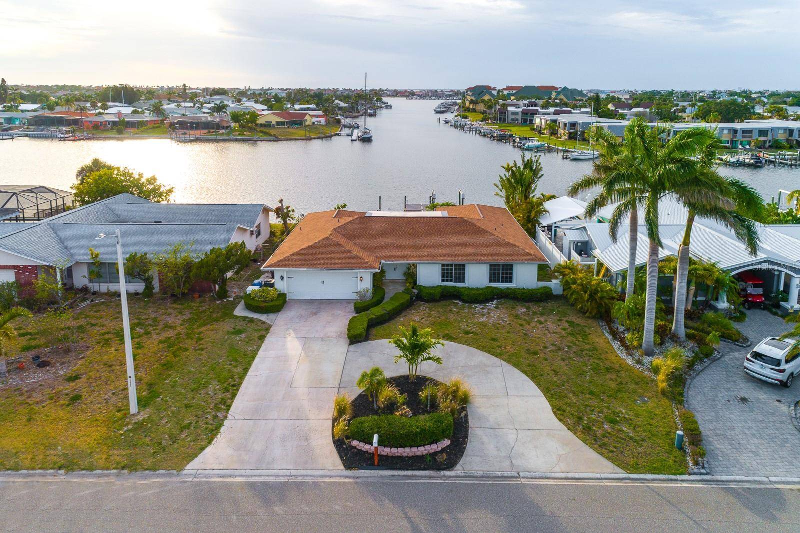 Apollo Beach, FL 33572,6442 LAKE SUNRISE DR