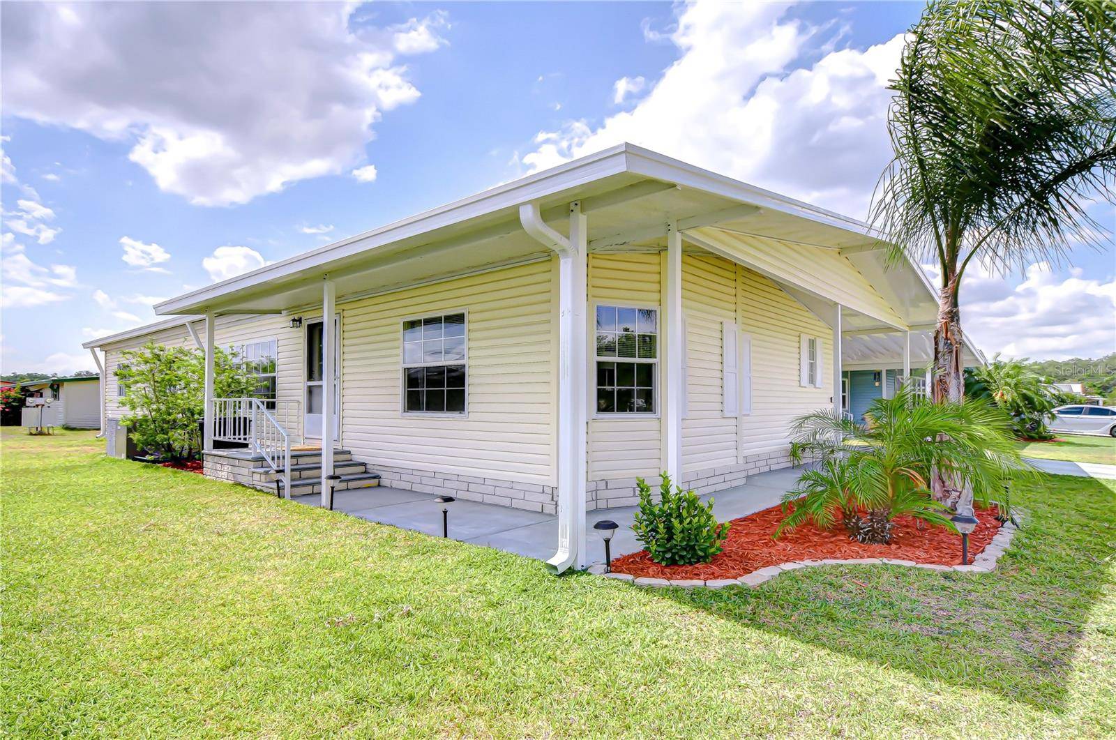 Zephyrhills, FL 33542,5721 APACHE ST