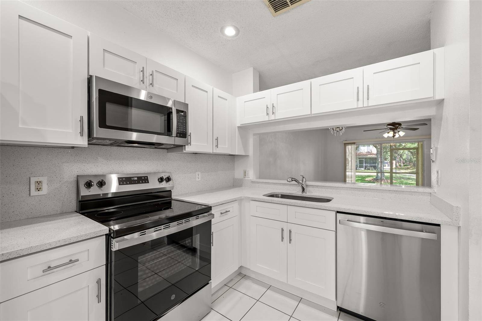 Tampa, FL 33647,8612 HUNTERS KEY CIR