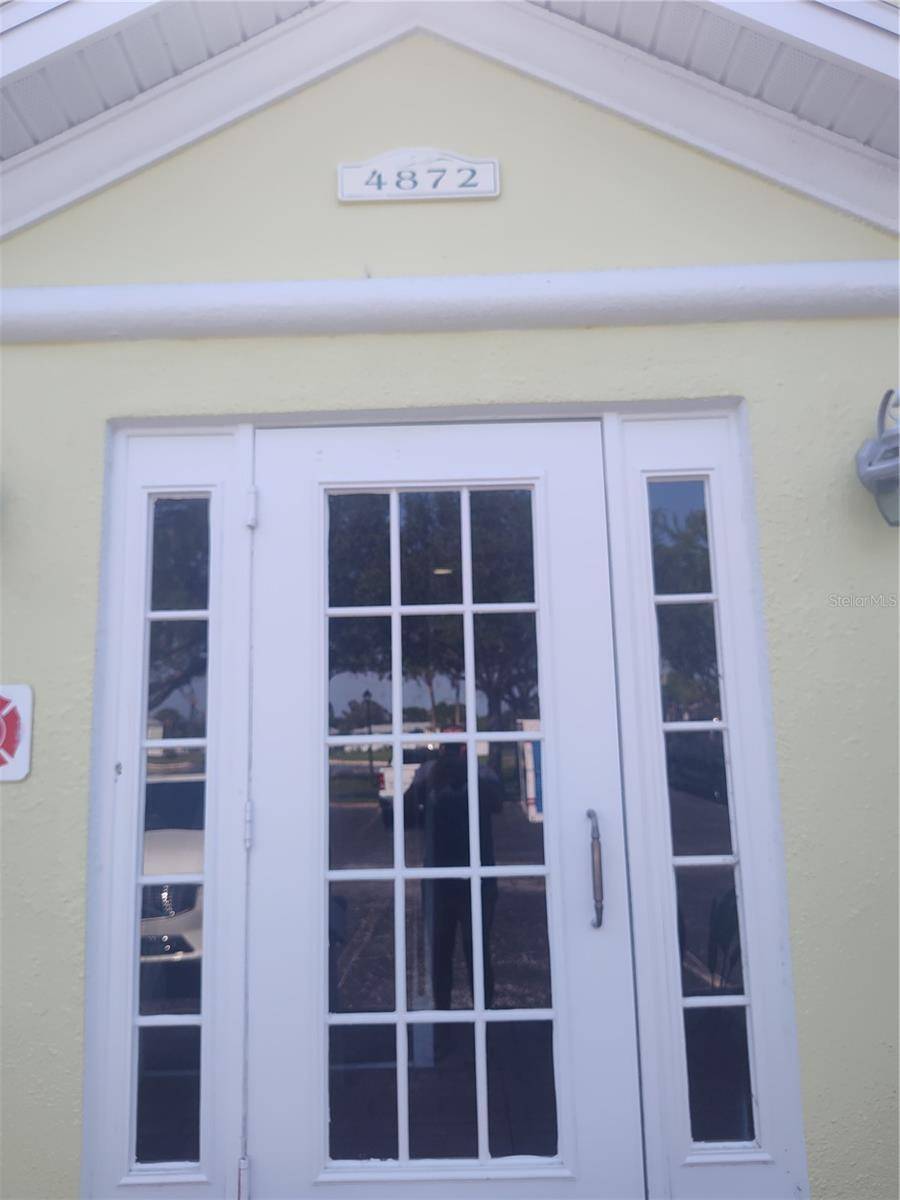St Petersburg, FL 33705,4872 BEACH DR SE #D