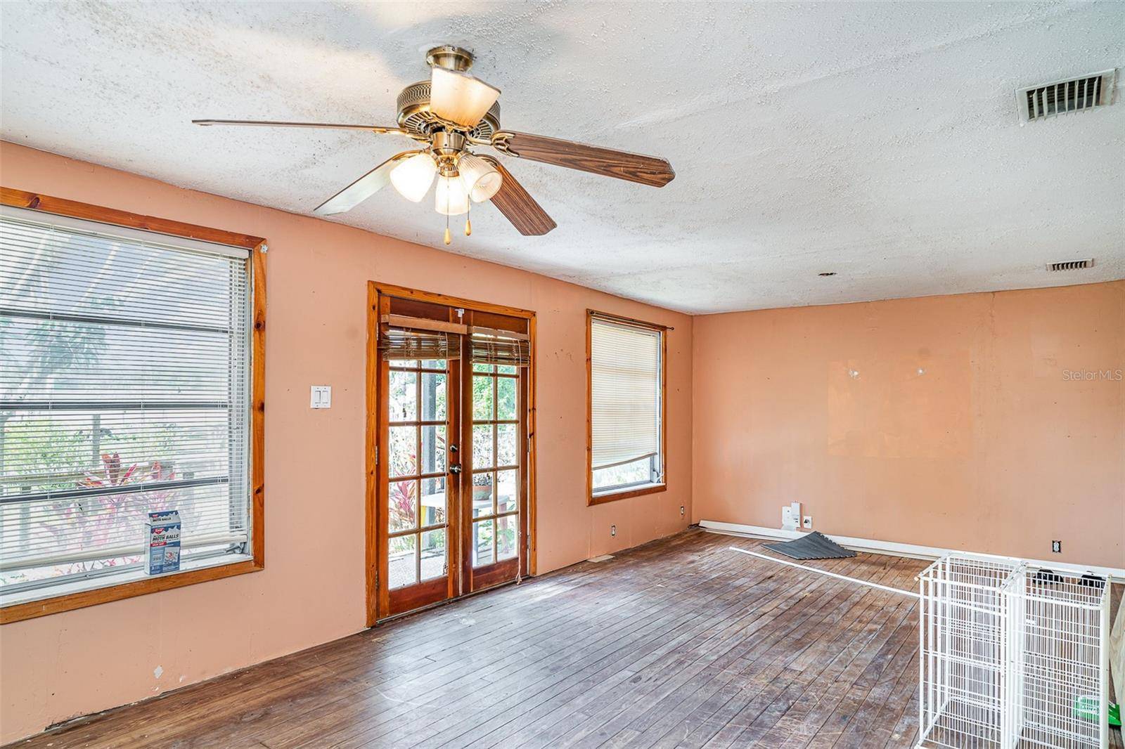 Gibsonton, FL 33534,6118 KRACKER AVE