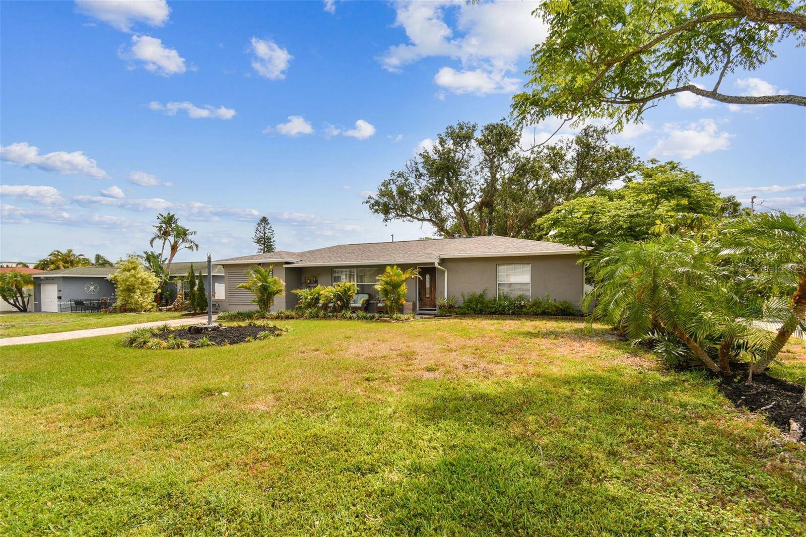 St Petersburg, FL 33714,5245 18TH ST N