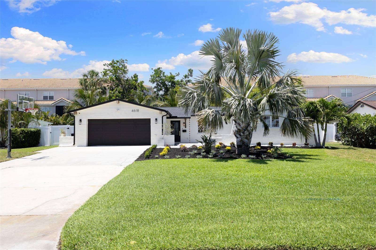 St Petersburg, FL 33703,4618 BAYSHORE BLVD NE