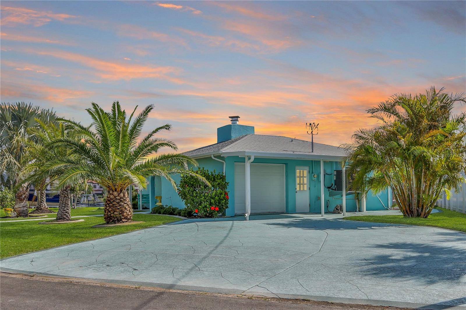 Hernando Beach, FL 34607,3181 GULF WINDS CIR
