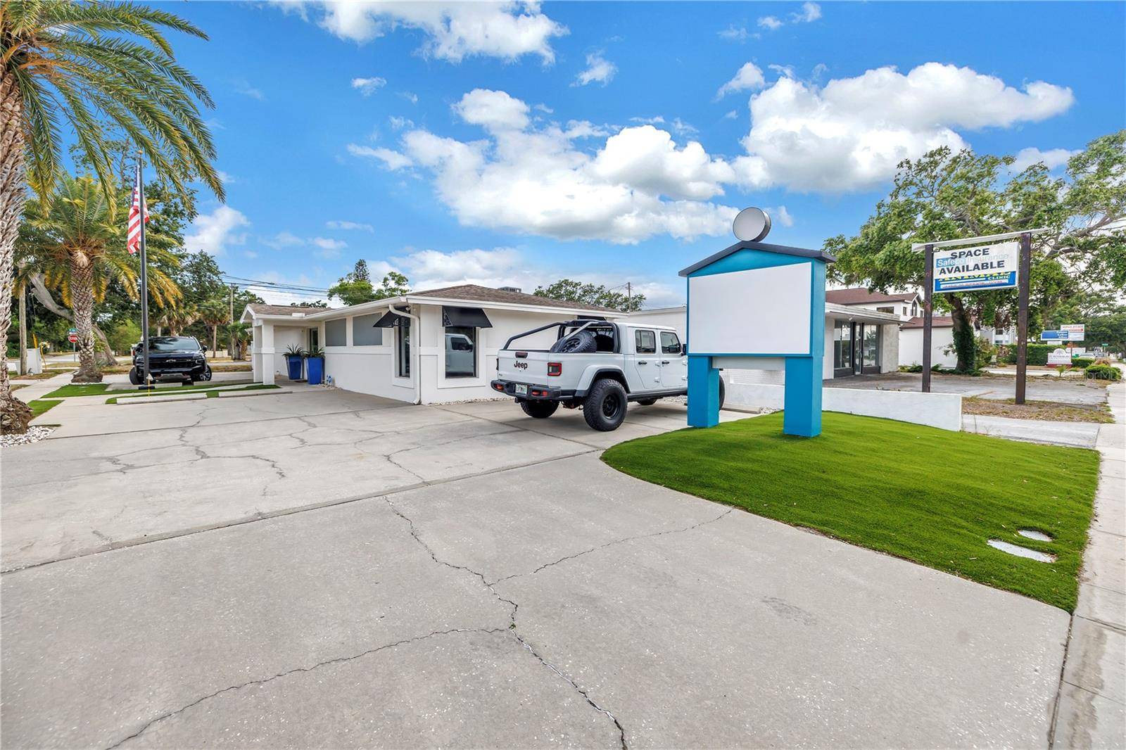 St Petersburg, FL 33707,5500 CENTRAL AVE