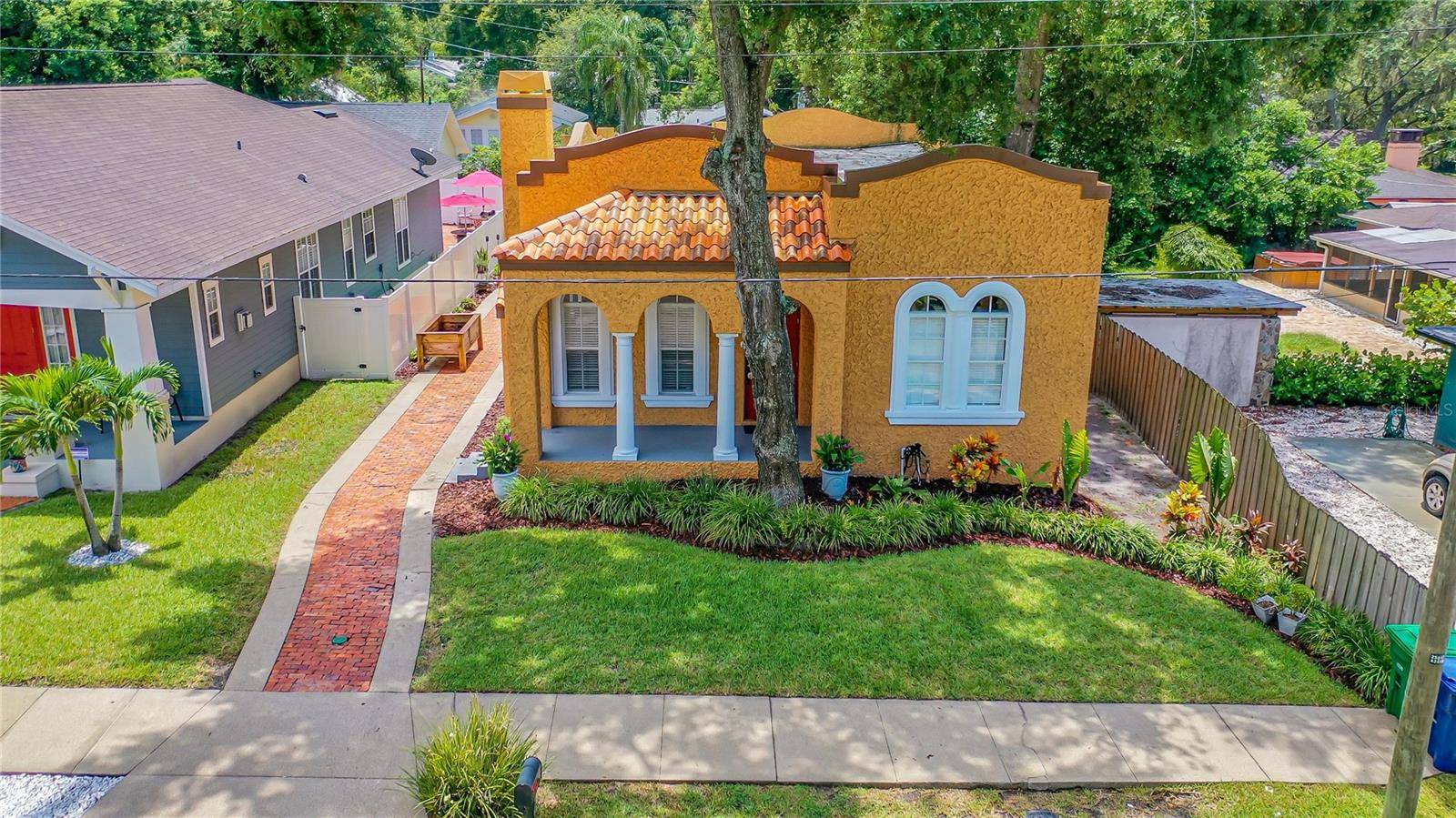 Tampa, FL 33604,220 W MINNEHAHA ST