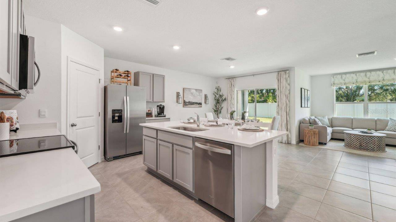 Zephyrhills, FL 33540,7732 WHEAT STONE DR
