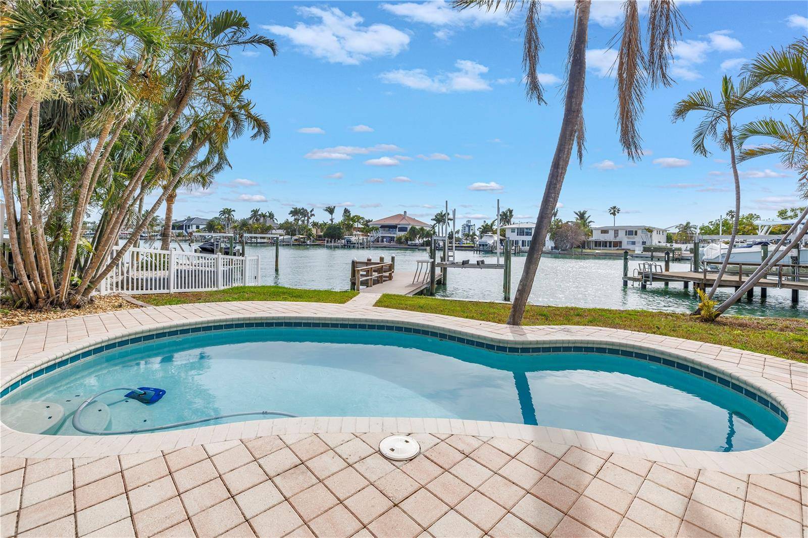 Treasure Island, FL 33706,10128 YACHT CLUB DR